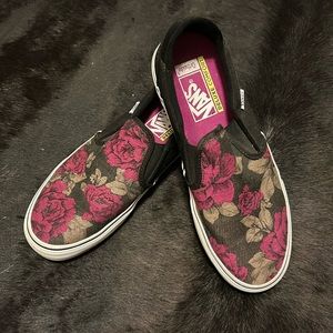 Vans slip-ons 🌹🏁